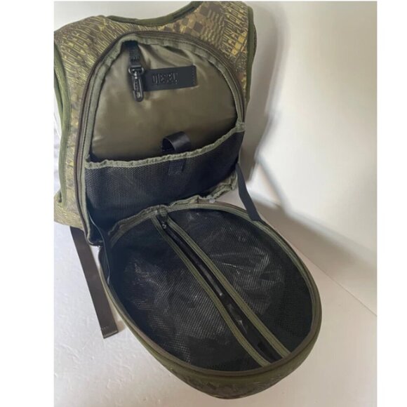 Diesel Backpack 1DR-POD Camo Mens Large Dome Nylon Laptop Sleeve Military Green - Picture 5 of 10
